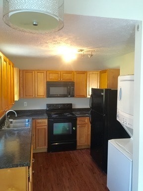 305 Moss Rose Ct
