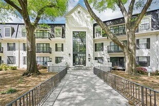 2303 Pine Heights Dr NE in Atlanta, GA - Building Photo