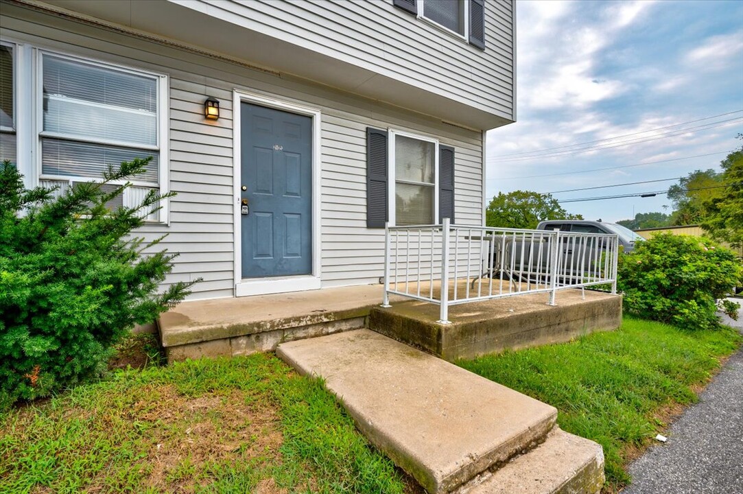 Johnson Road Apartments in Chambersburg, PA - Building Photo