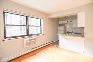 2825 N Cambridge Ave, Unit #404 in Chicago, IL - Building Photo