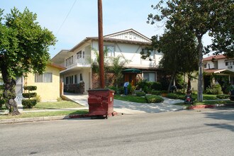 915 Orange Grove Ave in Glendale, CA - Foto de edificio - Building Photo