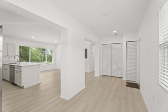 121 S Lake Dr in Lantana, FL - Building Photo - Building Photo