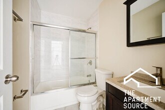 5841 N Winthrop Ave in Chicago, IL - Building Photo - Building Photo