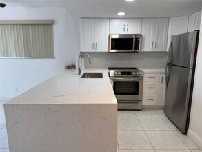 8031 Lagos De Campo Blvd in Tamarac, FL - Building Photo - Building Photo