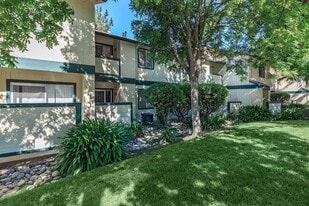 Shelter Cove Apartments in Yuba City, CA - Building Photo