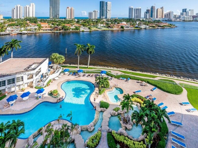 19101 NE 36th Pl in Aventura, FL - Building Photo - Building Photo