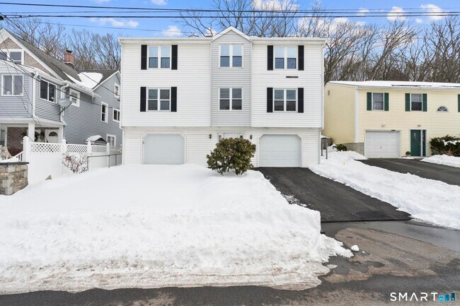 35 Woodlawn Ave in Ansonia, CT - Building Photo - Building Photo