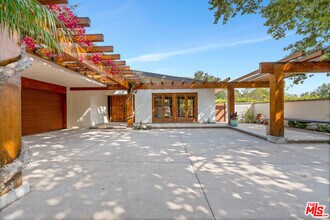 5942 Paseo Cyn Dr in Malibu, CA - Foto de edificio - Building Photo