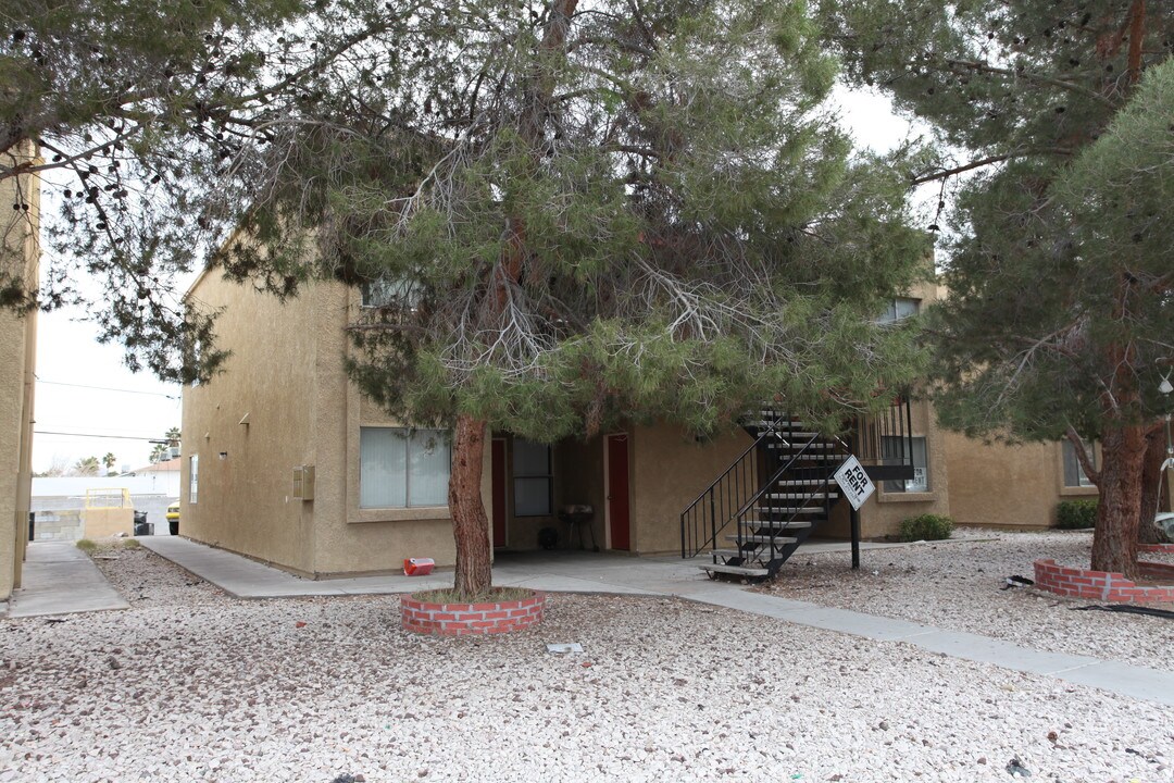 Charleston Heights in Las Vegas, NV - Building Photo