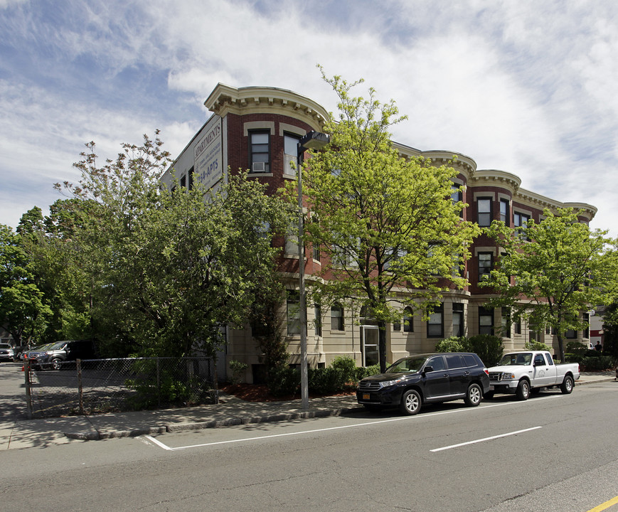 Brighton Avenue Apartments, 19-25 in Allston, MA - Foto de edificio