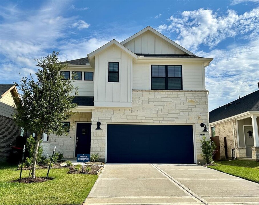 18251 Sonresa Wy in Tomball, TX - Building Photo