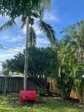 50 NE 45th Ct in Oakland Park, FL - Building Photo - Building Photo