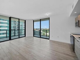 121 NE 34th St, Unit 2201 in Miami, FL - Building Photo