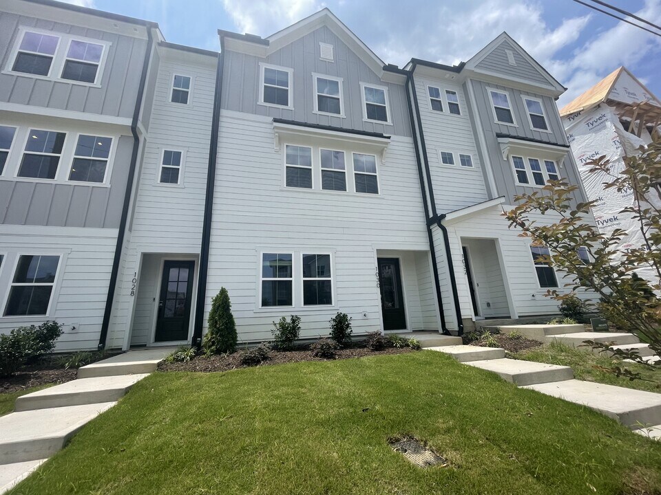 1030 Zelkova Ln in Chapel Hill, NC - Building Photo