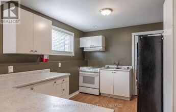 138 Carlton St in St Catharines, ON - Building Photo - Building Photo