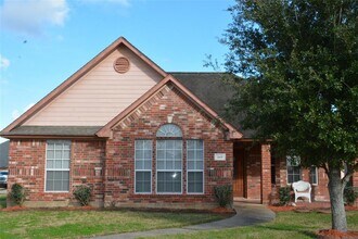 149 Silverbell Cir in Lake Jackson, TX - Building Photo - Building Photo