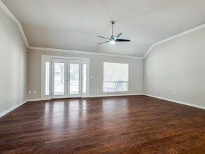 9600 Grandview Dr in Denton, TX - Foto de edificio - Building Photo