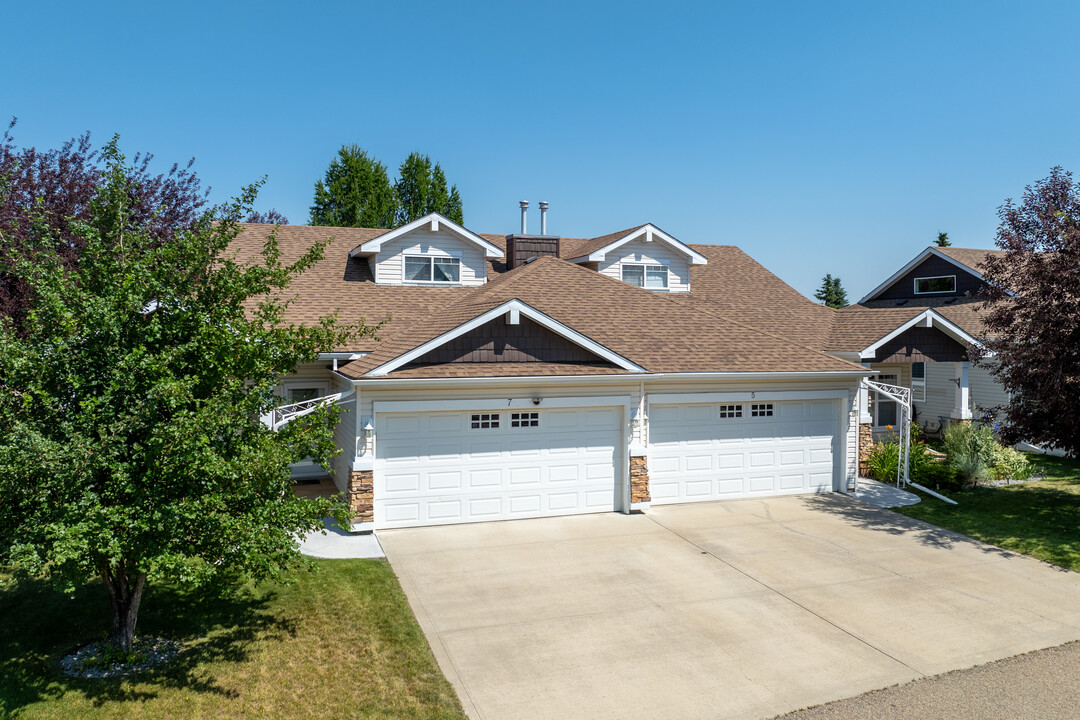 Springfield Crossing in Red Deer, AB - Building Photo