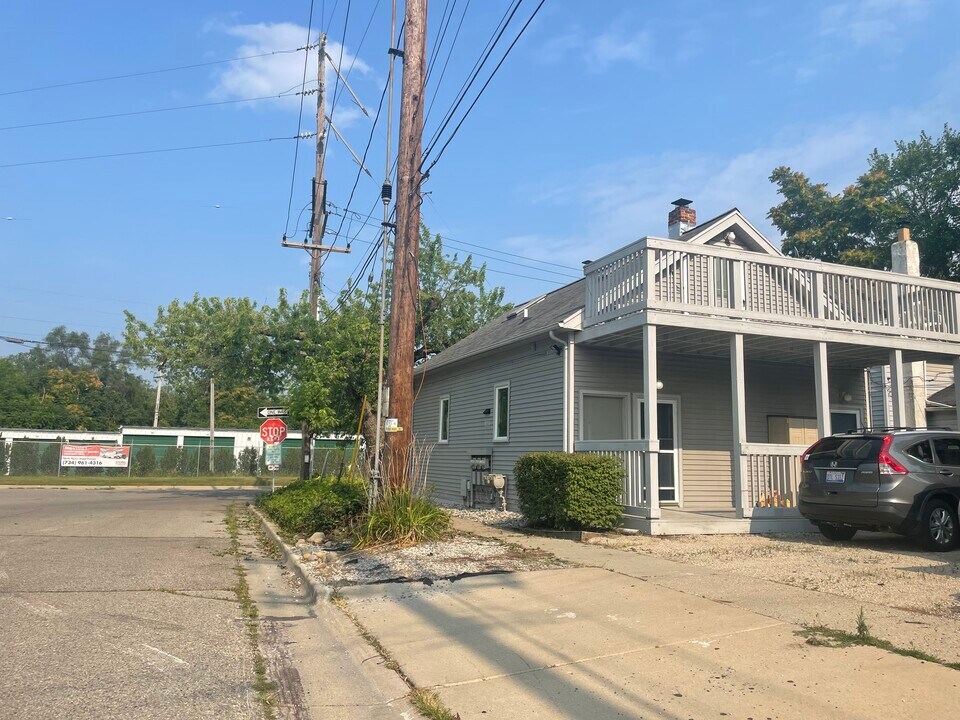 635 N Huron St in Ypsilanti, MI - Foto de edificio