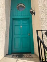 5246 Calderon Rd in Woodland Hills, CA - Foto de edificio - Building Photo