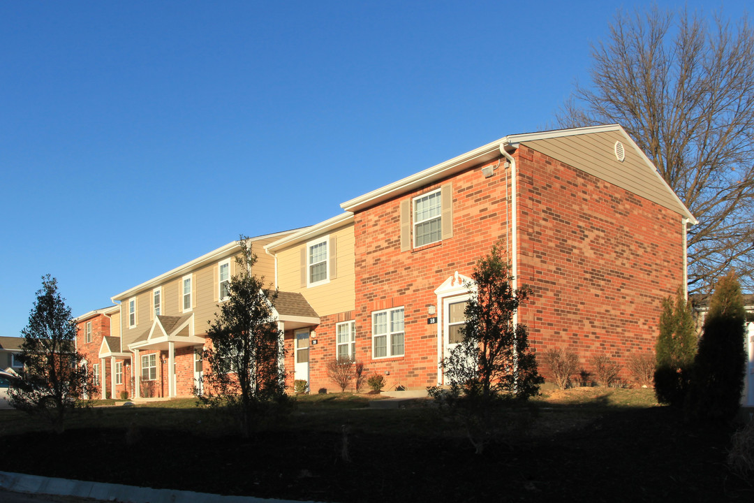 Eminence Village in Eminence, KY - Building Photo