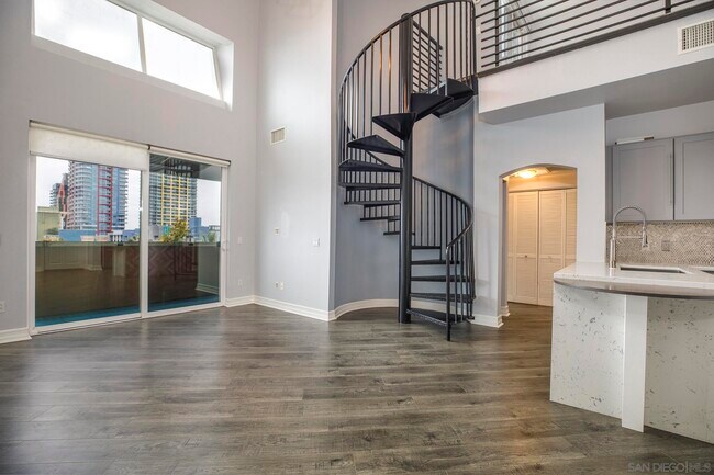 525 Eleventh Ave-Unit -1502 in San Diego, CA - Building Photo - Building Photo