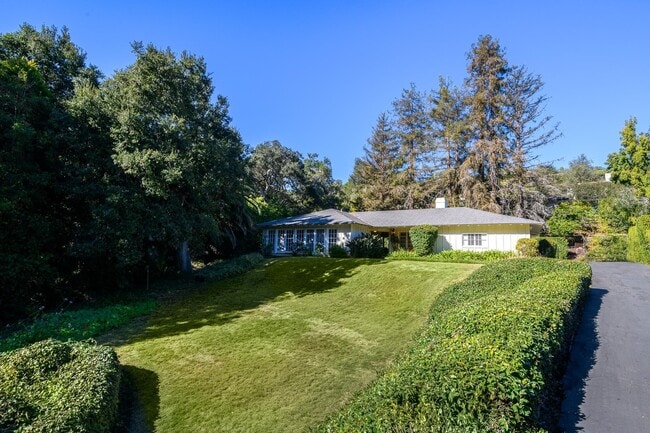 905 Camino Viejo Rd in Santa Barbara, CA - Building Photo - Building Photo