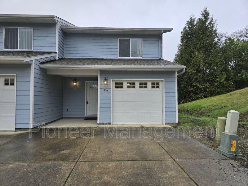 454 Maylea Pl in Canyonville, OR - Building Photo