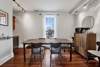 1028 W Wolfram St in Chicago, IL - Building Photo - Building Photo