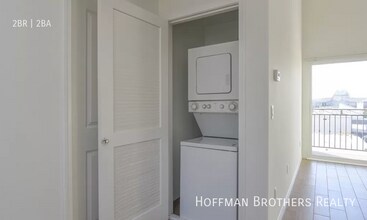 11923 Kling St, Unit 110 in Los Angeles, CA - Building Photo - Building Photo