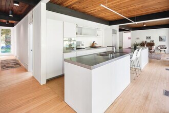 431 Valley Rd in New Canaan, CT - Building Photo - Building Photo