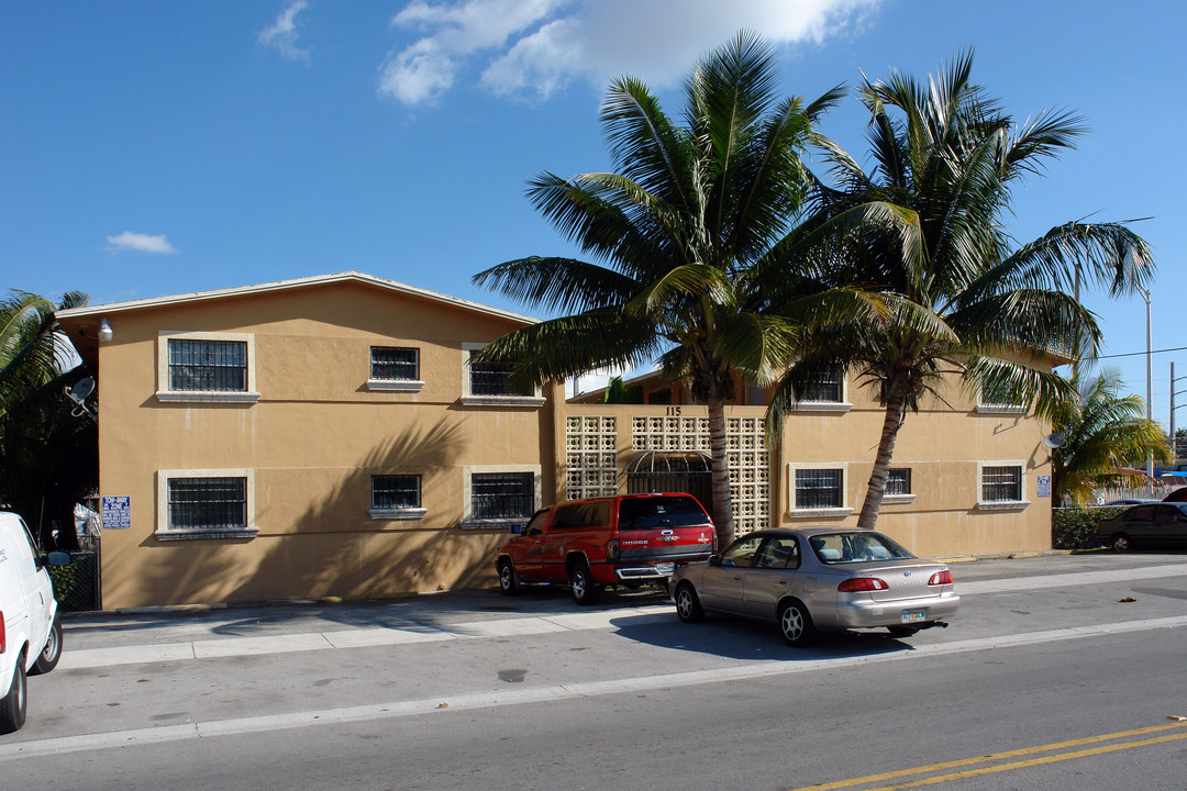 115 W 28th St in Hialeah, FL - Building Photo