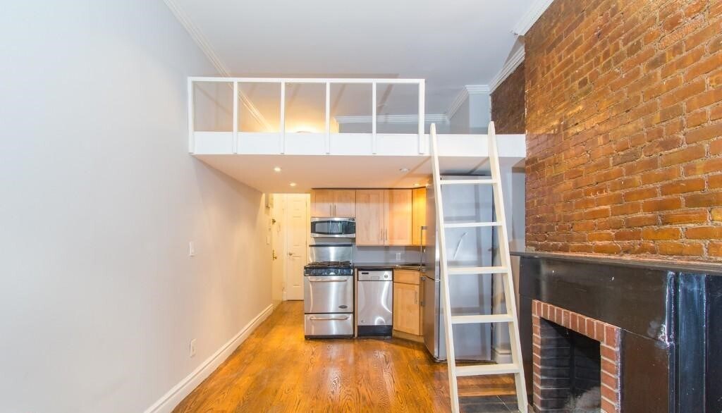 51 Leroy St in New York, NY - Building Photo