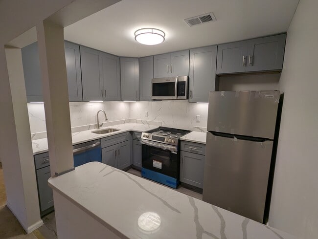 property at 1008 Woodhaven Dr