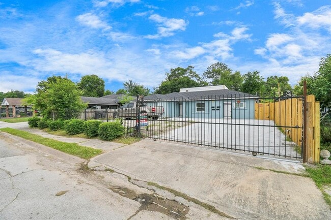 5714 Doulton Dr in Houston, TX - Building Photo - Building Photo