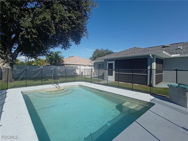 1138 SE 19th Ln in Cape Coral, FL - Building Photo - Building Photo