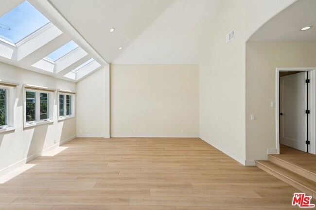 5131 Campo Rd in Los Angeles, CA - Foto de edificio - Building Photo