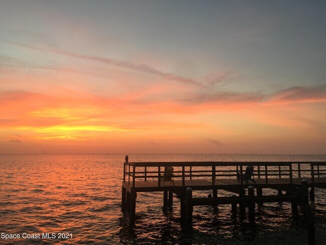 190 E Olmstead Dr in Titusville, FL - Foto de edificio - Building Photo