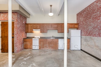 3003 E Kellogg Dr S in Wichita, KS - Building Photo - Building Photo