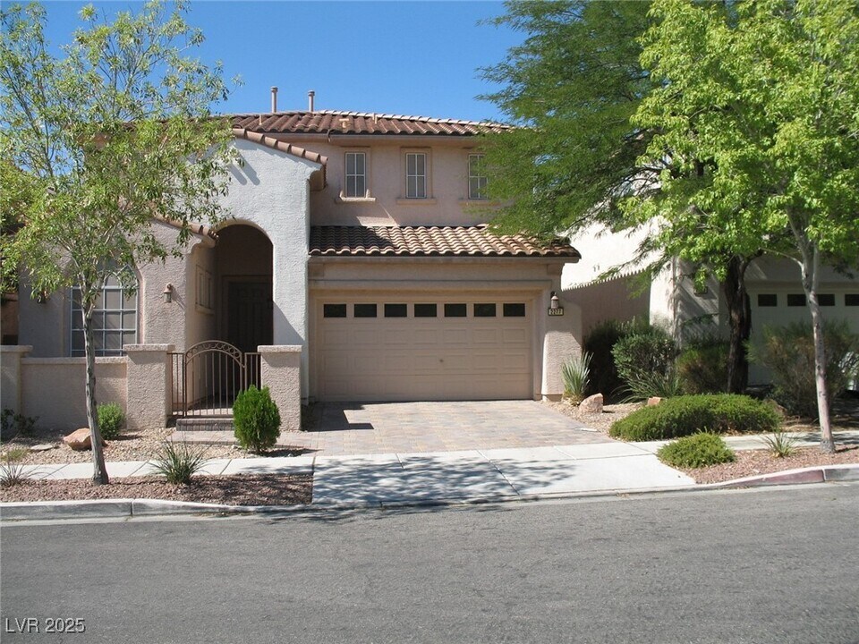 2277 Summer Home St in Las Vegas, NV - Building Photo