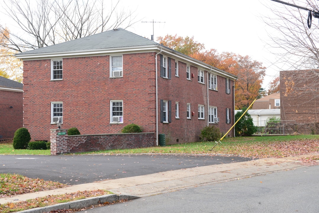 Green Acre Gardens in Teaneck, NJ - Building Photo