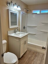 319 E Nugent St in Lancaster, CA - Foto de edificio - Building Photo