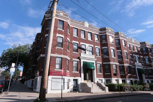 319 Allston St, Unit 4 in Boston, MA - Foto de edificio - Building Photo