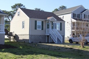 15 Freeman Dr in Poquoson, VA - Building Photo