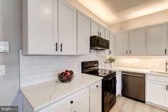 44848 Tiverton Sq in Ashburn, VA - Building Photo - Building Photo