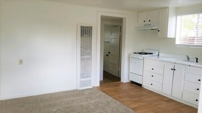 4566 Virginia Ave-Unit -4566 in Oroville, CA - Foto de edificio - Building Photo