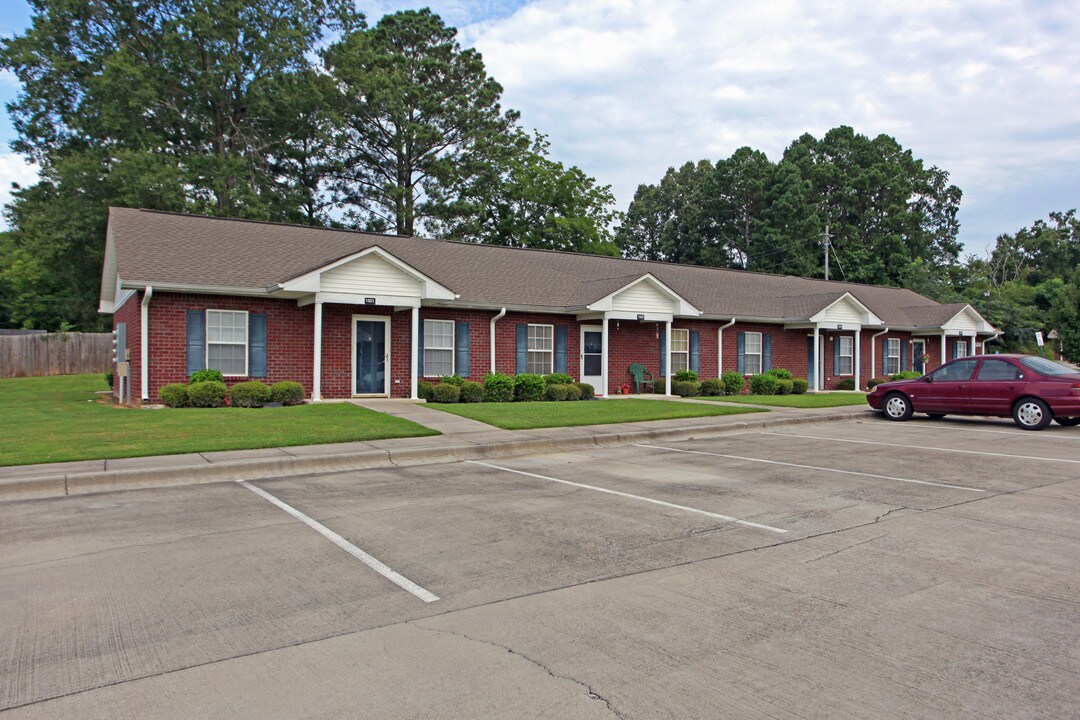 Amesbury Apartments in Pell City, AL - Building Photo