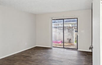 Fox Run Townhouses in Columbus, GA - Building Photo - Interior Photo