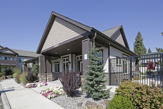 The Residence at River Run in Spokane, WA - Foto de edificio - Building Photo