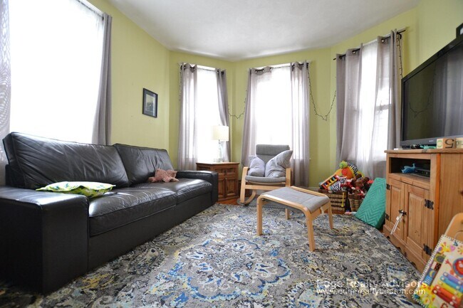 33 Montfern Ave, Unit 3 in Boston, MA - Building Photo - Building Photo